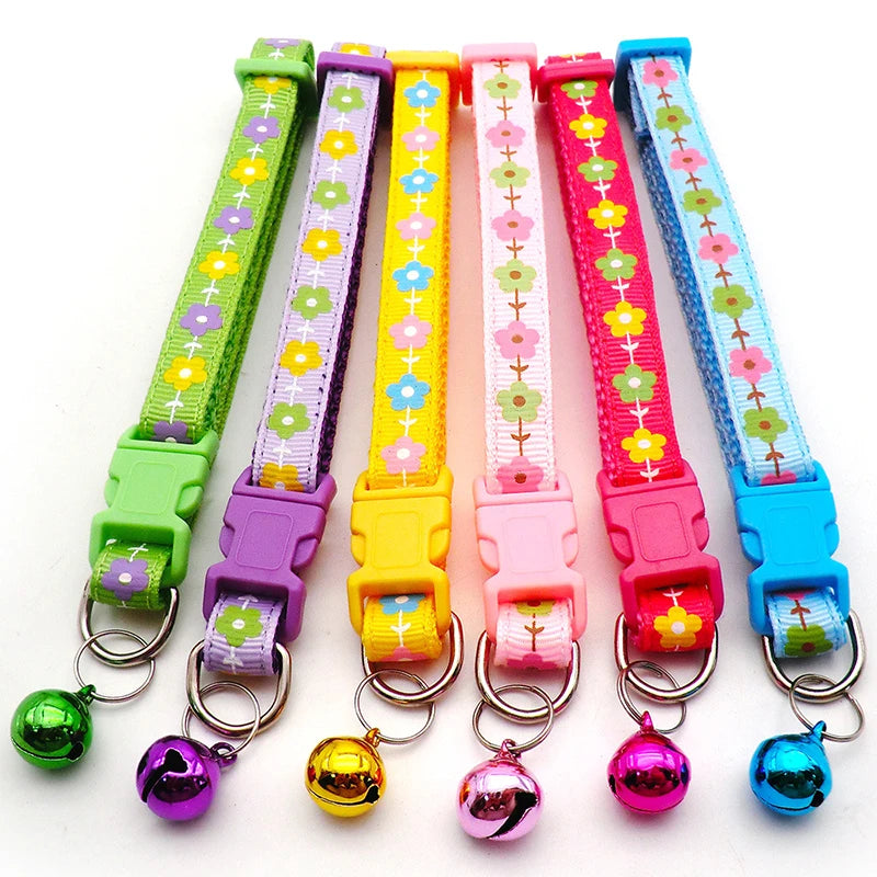GorisPet Cute Christmas Print Adjustable Nylon Pet Collar with Colorful Plastic Buckle and Small Bells for Dogs & Cats