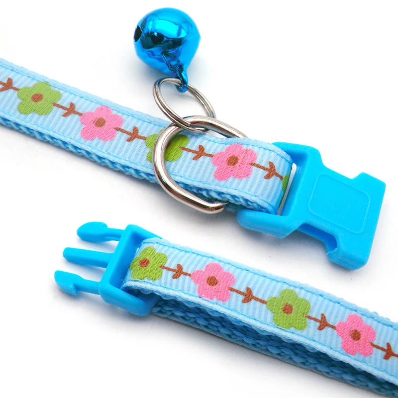 GorisPet Cute Christmas Print Adjustable Nylon Pet Collar with Colorful Plastic Buckle and Small Bells for Dogs & Cats
